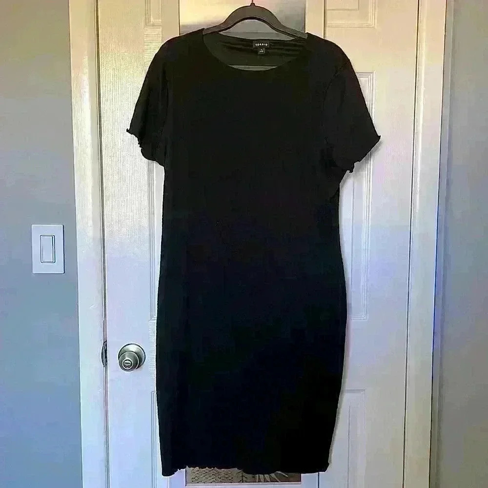 Torrid Black Fitted Short Sleeve Dress